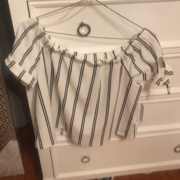 Striped off the shoulder top - Picture 3 of 3